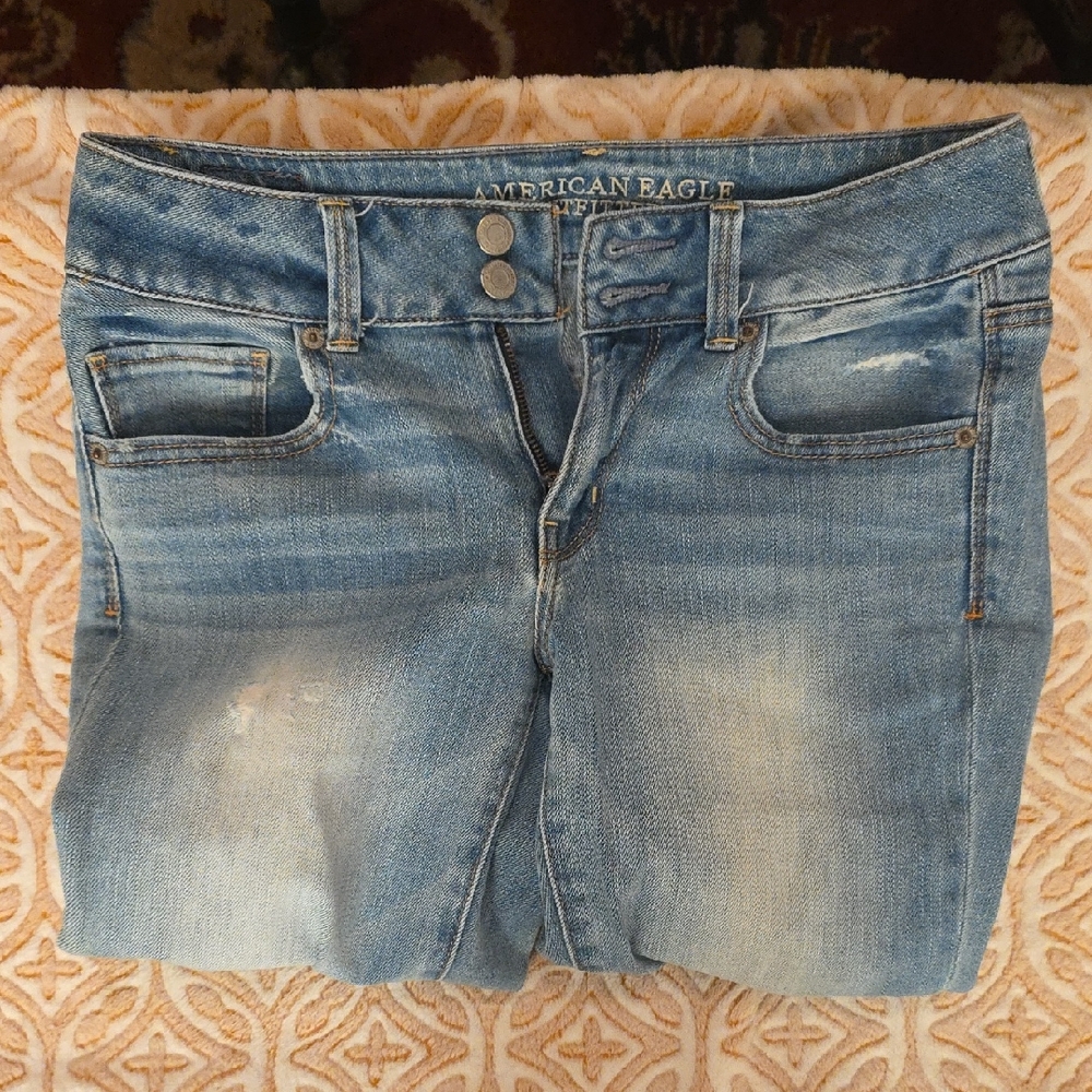 American Eagle Outfitters Light Blue Distressed Crop Jeans